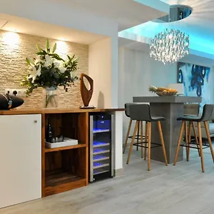 https://luxury-apartment-in-la-isla-puerto-banus.1costadelsol.com